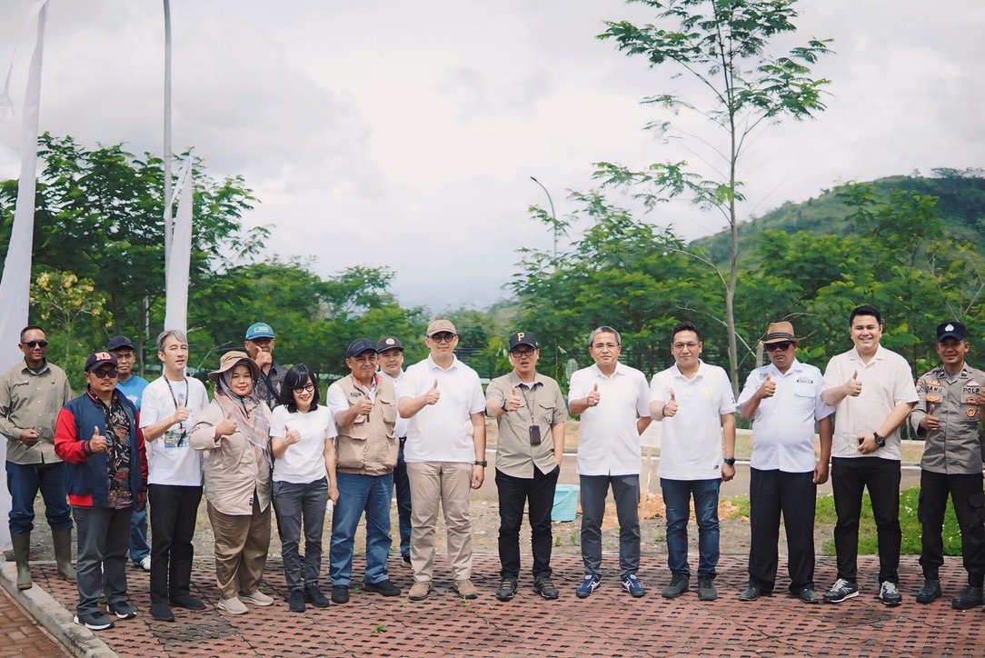 Wujudkan Wisata Berkelanjutan, Yayasan Rawindra Kata Hara dan Disparbud Jabar Tanam Pohon di Gunung Padang