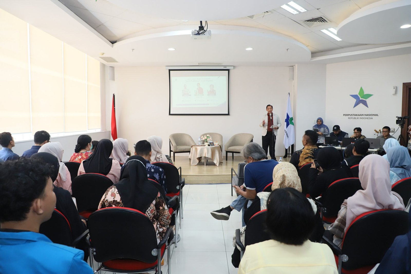 Inovasi Literasi Perpusnas: Menyelami Kekayaan “Sawah Rhythm” Melalui Konsep Human Library
